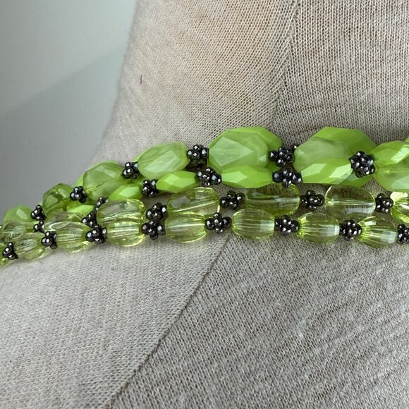 Multi-Strand Five 5 Strand Green Plastic Bead Statement Fashion Necklace 24-26" - Picture 8 of 8